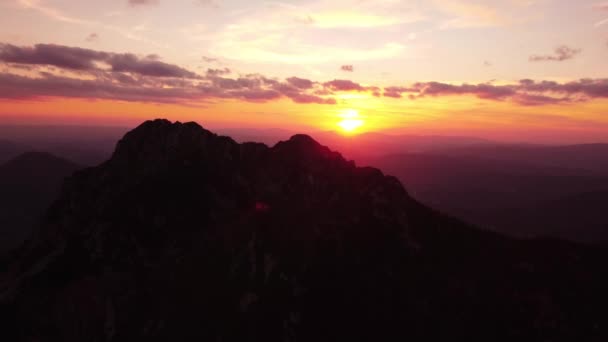 Beautiful Sunset Rocky Mountain Flying Top Mountain High Quality Footage — Stockvideo