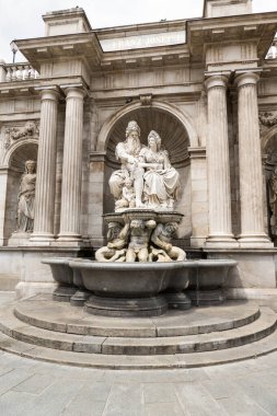 Viyana, Avusturya, 21 Temmuz 2021: Tanrı Tuna 'yı temsil eden Albrechtsbrunnen çeşmesi