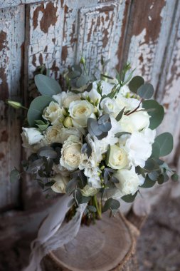 Bir buket beyaz çiçek..