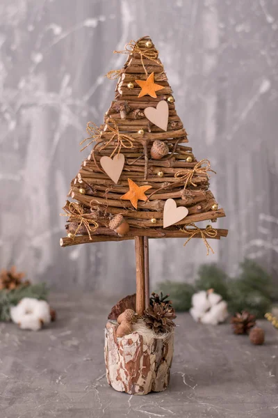 Christmas Tree Wooden Background Decorated Christmas Tree Holiday Symbol Handmade — Stock Photo, Image