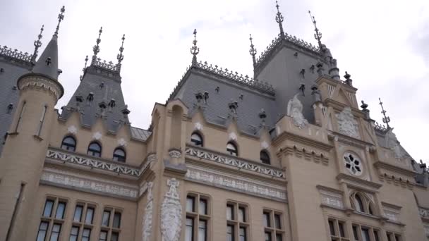 Architectonische beelden van Palatul Culturii uit Iasi — Stockvideo