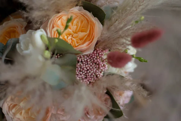 Güller Kuru Çiçekler Okaliptüslerle Boho Stili Düğün Buketi Düğün Günü — Stok fotoğraf