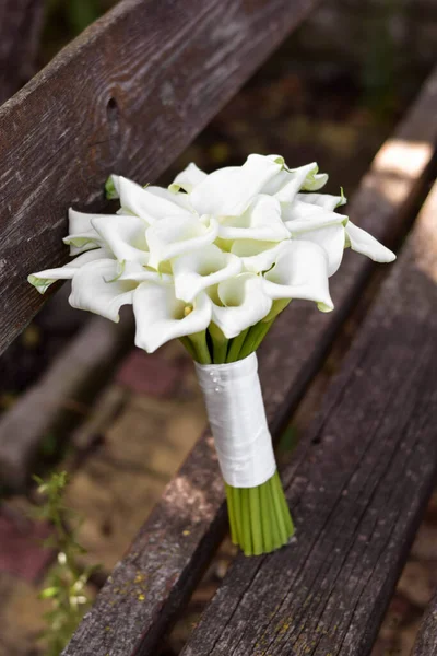 Menyasszonyi Csokor Fehér Kála Liliom Esküvői Minimalista Virágok Menyasszonyi Csokor — Stock Fotó