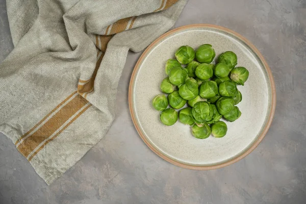 Tabakta taze Brüksel lahanası, en iyi manzara..
