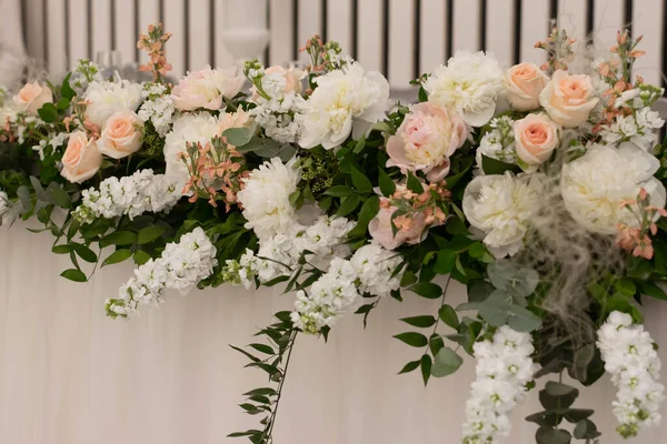 Main Table Wedding Reception Beautiful Fresh Flowers Wedding Day — Stock Photo, Image