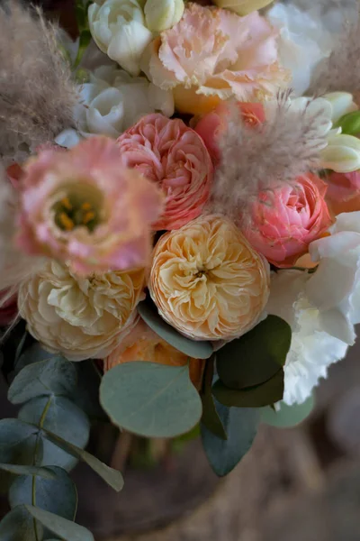 Güller Kuru Çiçekler Okaliptüslerle Boho Stili Düğün Buketi Düğün Günü — Stok fotoğraf
