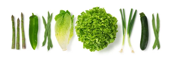 Ποικιλία από πράσινα φυλλώδη λαχανικά που απομονώνονται σε λευκό φόντο. — Φωτογραφία Αρχείου
