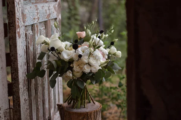 Modern Bridal Bouquet Made Roses Freesia Eustoma Eucalyptus Dark Background — Stockfoto