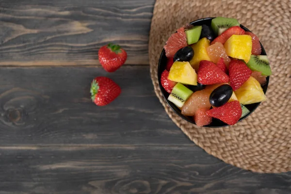 Fresh Fruit Salad Top View Bowl Wooden Background Vegetarian Food — Stock Photo, Image