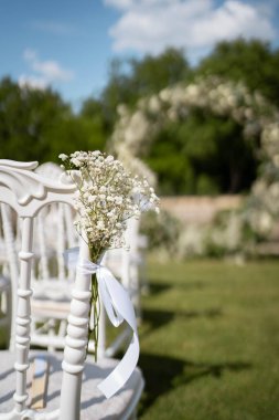 Yuvarlak çiçek kemeri. Çember düğün kemeri. Eğilim