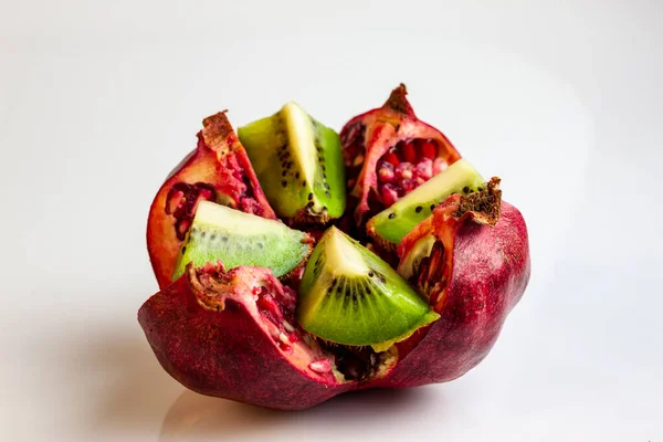 Meyve karışımı nar ve Kivi. .