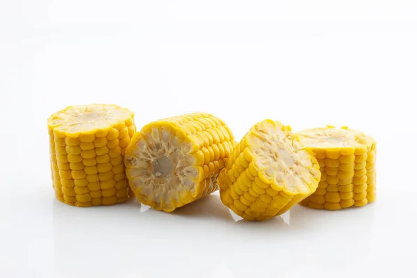 mısır kulağı, beyaz arkaplanda izole