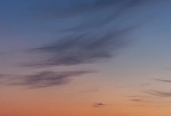 Gün batımından önce bulutlu güzel gökyüzü