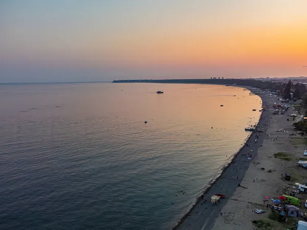 Karadeniz kıyısında günbatımı güneşi yükseklerden
