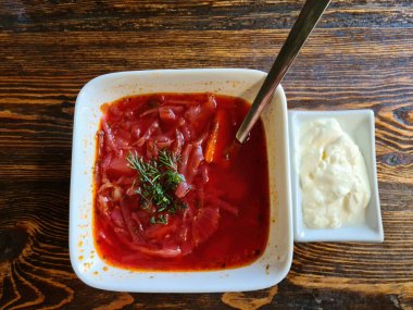  Ekşi kremalı çorba.