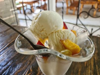 Masada meyveli dondurma.