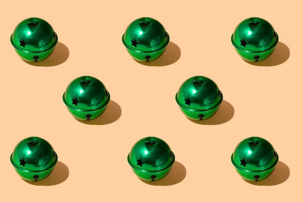 Modello Creativo Natalizio Realizzato Con Ornamenti Vintage Verde Smeraldo Sfondo — Foto Stock