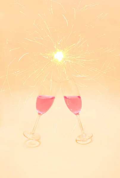 Kerstfeest Concept Met Champagne Glazen Met Roze Wijn Roosteren Met — Stockfoto