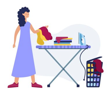 Mutlu kadın çamaşırhanesi. Çamaşır makinesinde yıkama.. 