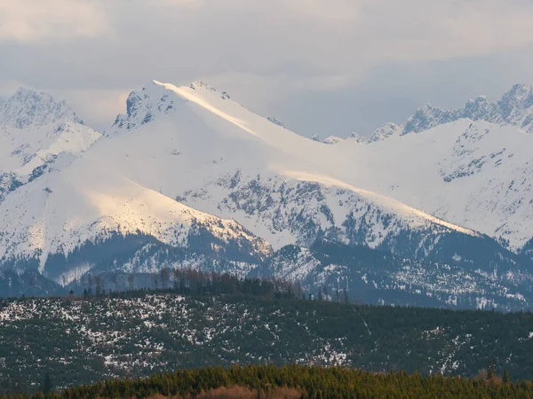 Paisagem Inverno Das Montanhas Tatra Vista Dos Picos Cobertos Neve — Fotografia de Stock