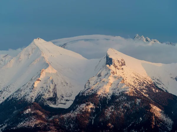 Peisajul Iarnă Munților Tatra Vedere Vârfurilor Acoperite Zăpadă Din Munții — Fotografie, imagine de stoc