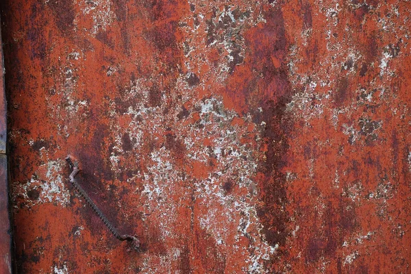 質感の背景赤い色の古いグランジ金属ドア — ストック写真