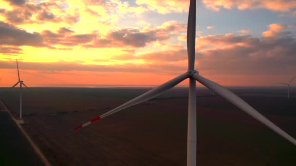 Wind driven generators operate on dark field after sunset — стоковое видео