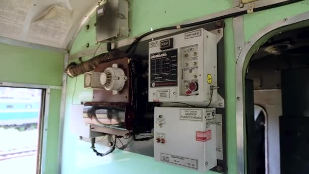 Rádio Další Vybavení Připojené Kabině Strojvedoucích Zastaralé Sovětské Éry Železniční — Stock video