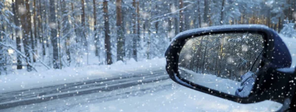 Car Rearview Mirror Winter Winter Travel Concept — Stockfoto