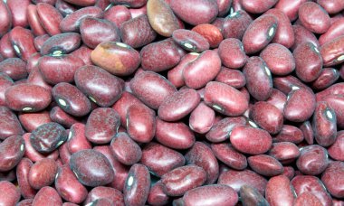 Yakın mesafeden küçük tozlu kırmızı fasulyeler.