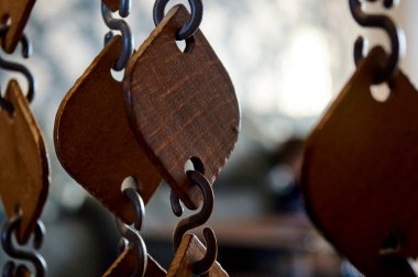 İnce ahşap tabaklardan yapılmış perdeler