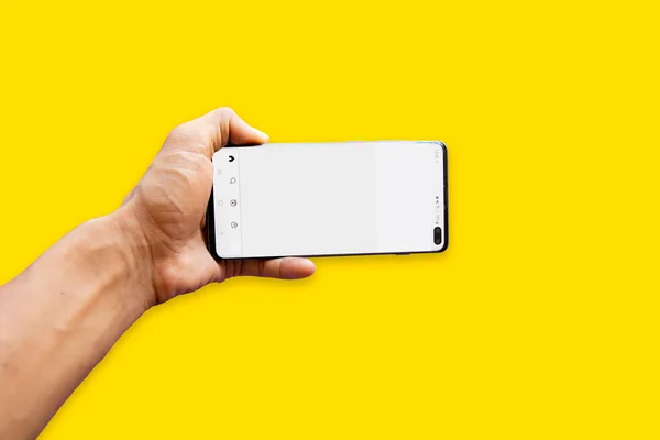 Akıllı Telefon iPhone 'u elinize alın ve beyaz arkaplanda cep telefonu uygulaması ya da web sitesi tasarımı için izole edilmiş