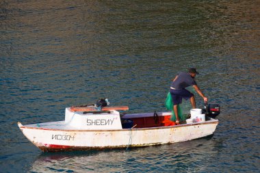 Limanda tekneyle balık tutan balıkçılar