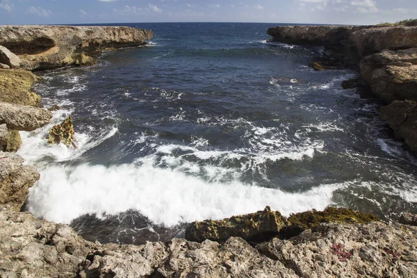 Waves Breaking Cliffs Rocky Coast Ocean Beautiful Beach Boka Table — Stock Fotó