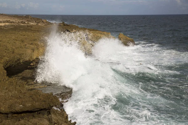 Waves Breaking Cliffs Rocky Coast Ocean Beautiful Beach Boka Table — Fotografia de Stock