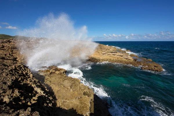 Waves Breaking Cliffs Rocky Coast Ocean Beautiful Beach Boka Pistol — Fotografia de Stock