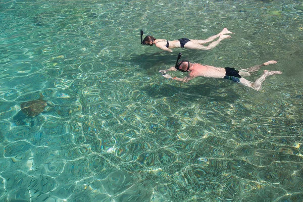 People Snorkeling Ocean Blue Water — Foto de Stock