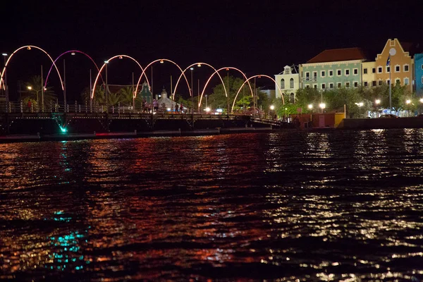 Queen Emma Bridge Willemstad City Night Illumination — стоковое фото