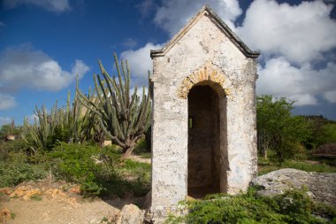 Eski kalenin eski taş kalıntıları. 