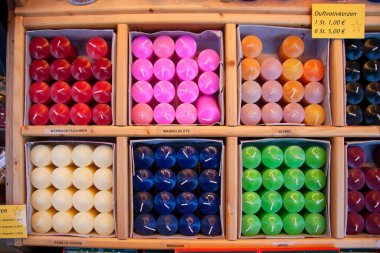 Kutulardaki renkli mumlar