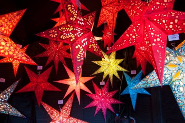 renkli kağıt yıldız lambaları