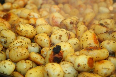 otlar ile kızarmış patates