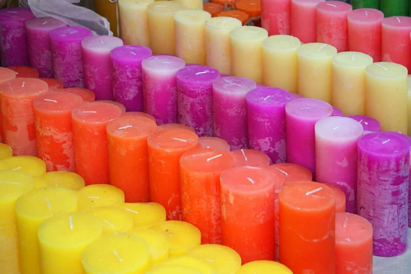 Rijen Van Kleurrijke Kaarsen — Stockfoto