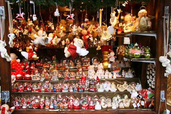 クリスマスの装飾や市場でのお土産 — ストック写真