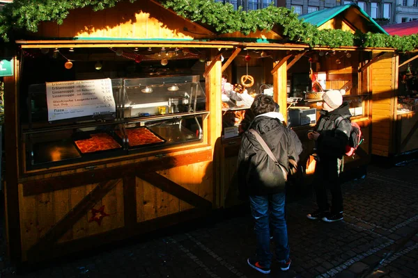 Christmas Market People Walking Fair — Stock Photo, Image