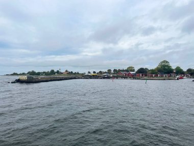 Deniz kıyısının güzel manzarası