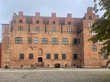 Şehirdeki eski bina. 