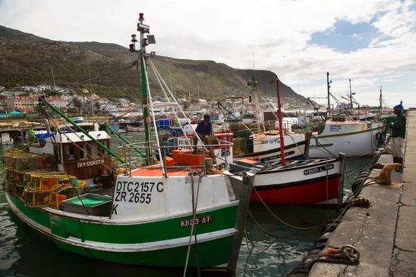 Utsikt Över Havskusten Med Fiskebåtar Och Små Fartyg — Stockfoto