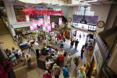 Kuala Lumpur, Malezya - 26 Ocak 2017: Kuala Lumpur 'un kalbinde yer alan Malezya Merkez Pazarı, sanat deco cephesinin restore edildiği bir kültür mirası alanıdır..