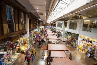 Kuala Lumpur, Malezya - 26 Ocak 2017: Kuala Lumpur 'un kalbinde yer alan Malezya Merkez Pazarı, sanat deco cephesinin restore edildiği bir kültür mirası alanıdır..